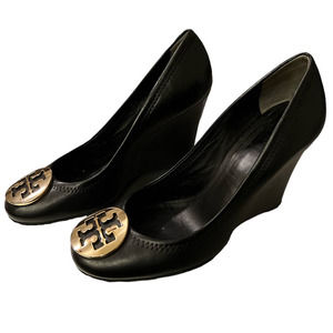Tory Burch Sophie Wedge Shoes in Black with Round Gold Logo Size 7.5